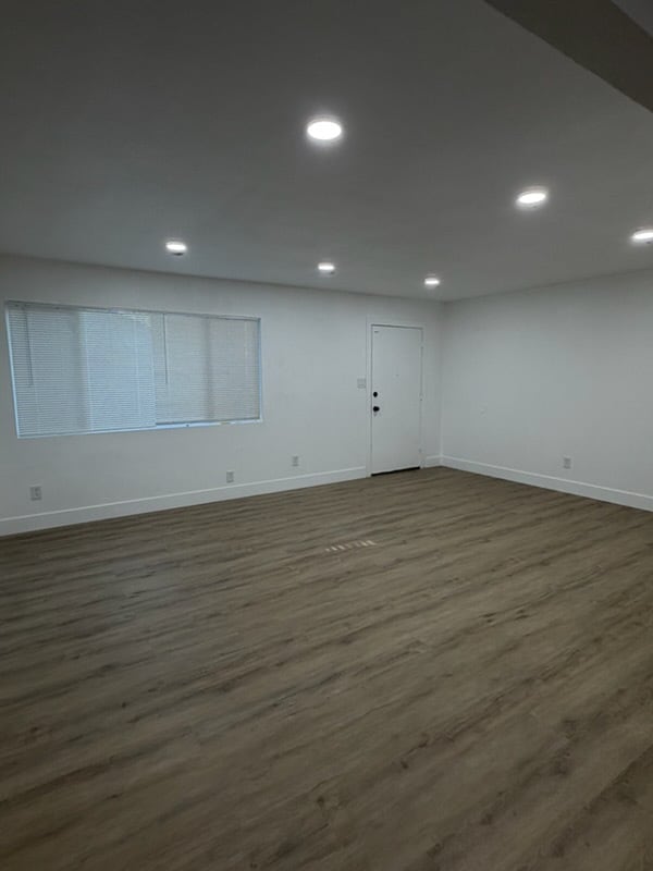 Building Photo - 550 Las Palmas Ave