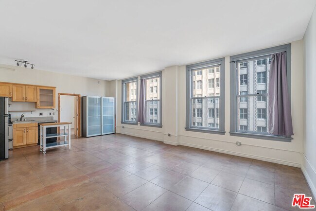 Foto del edificio - 215 W 7th St
