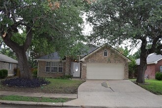 Building Photo - 2418 Willow Way