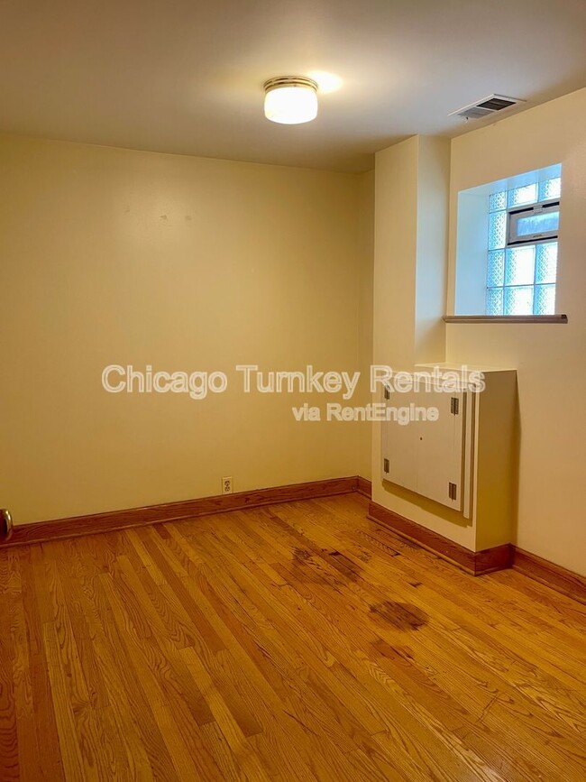 Building Photo - 1243 W 31st St