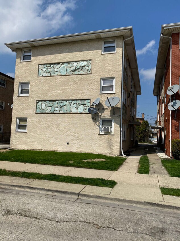 8156 W Walsh Ln Unit GN, River Grove, IL 60171 Condo for Rent in