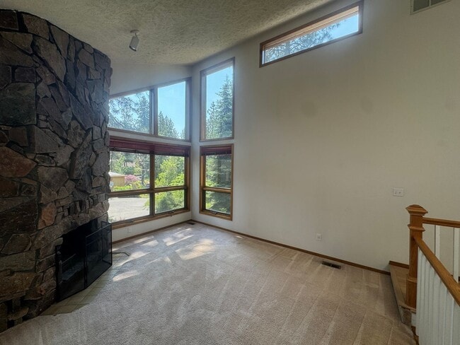 Building Photo - Charming 3 Bed, 3 Bath Home in Spokane Val...