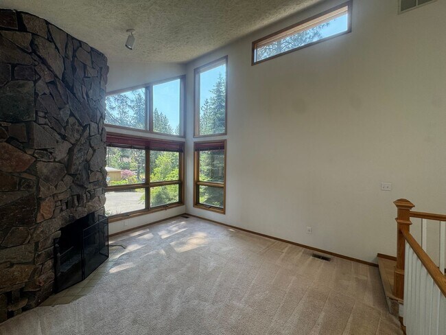Foto del edificio - Charming 3 Bed, 3 Bath Home in Spokane Val...