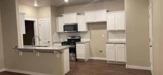 Photo - 5212 Oakwood Villa Ct House