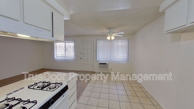 Foto del edificio - 537 N Tustin Ave