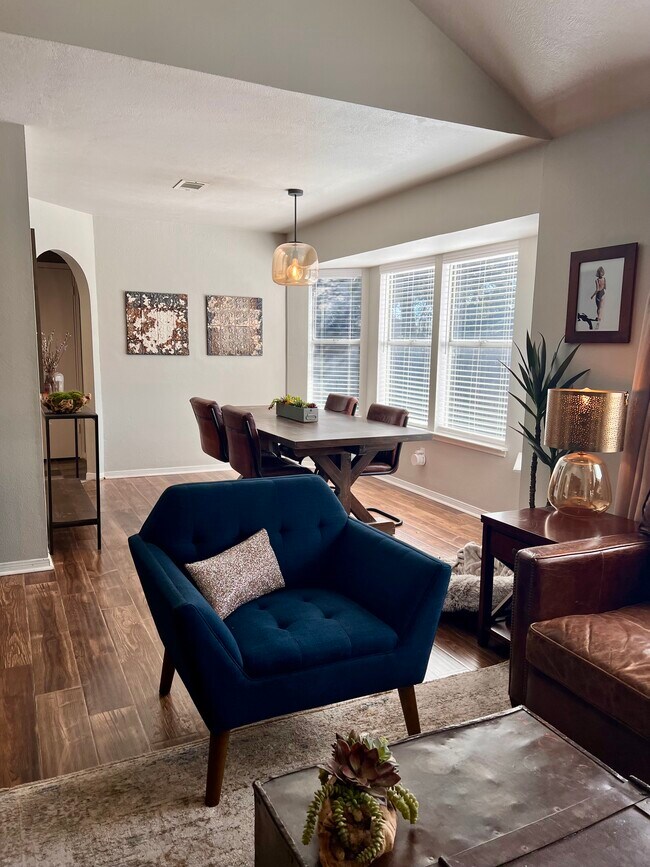 Foto del edificio - 1410 Moss Creek Dr