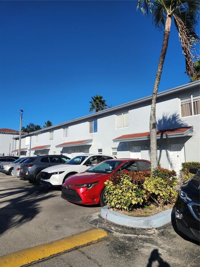 Foto del edificio - 8025 NW 8th St