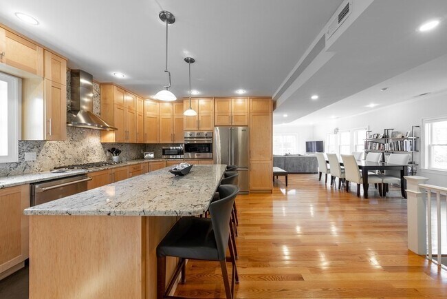 Building Photo - 57 Kidder Ave