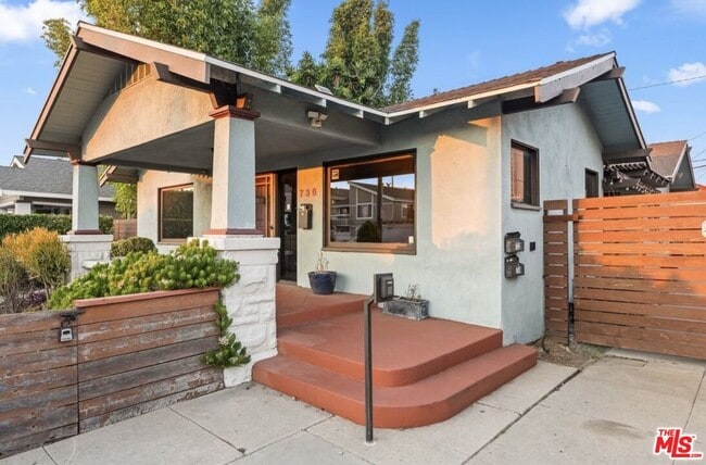 Foto del edificio - 736 Redondo Ave