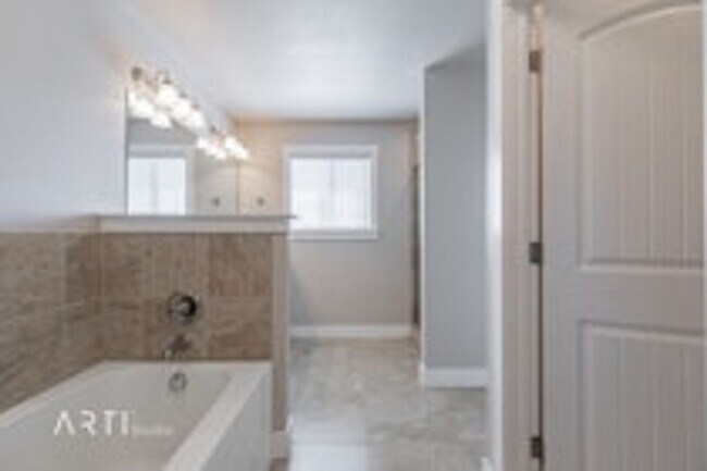 Foto del edificio - 1317 North Silver Crest Drive
