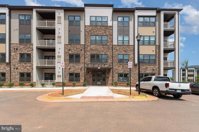 Foto del edificio - 21480 Mount Sterling Ter