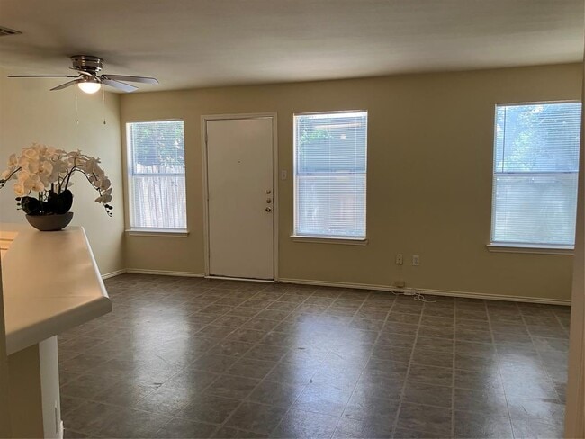 Building Photo - 9629 Sugar Hill Dr
