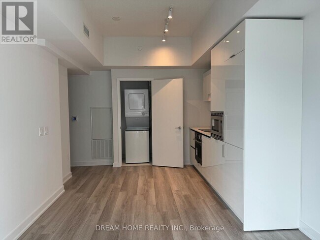 Photo du bâtiment - 238-1238 Simcoe St