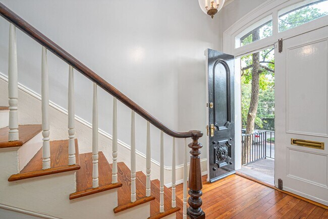 Building Photo - 1880 Historic Townhouse in the Heart of Do...