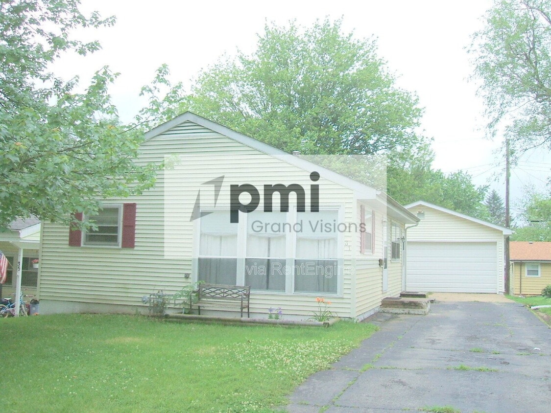 Primary Photo - 31 Sickles Dr