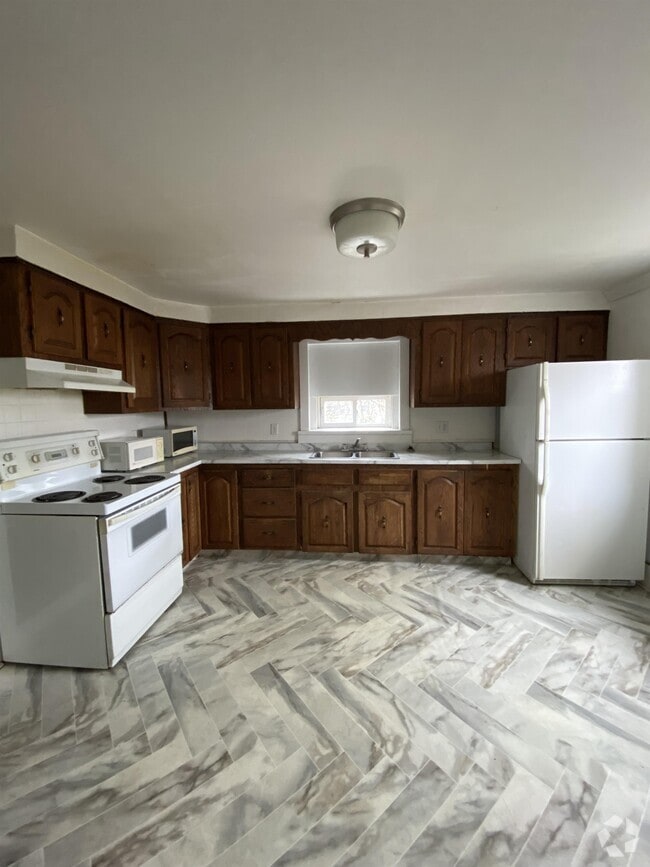 Building Photo - 381 Rue Beausejour