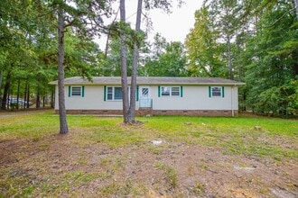 Building Photo - 331 Friendship Dr