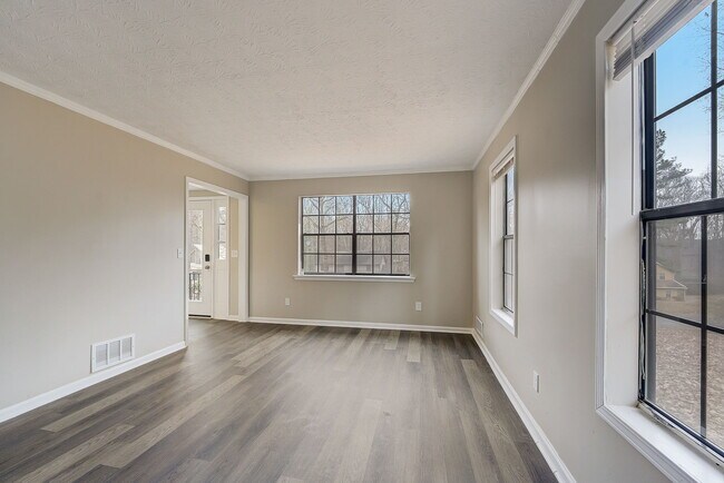 Building Photo - 3745 Londonderry Ct