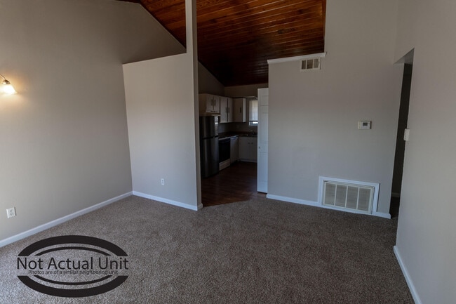 Building Photo - 700 W Cunningham Dr