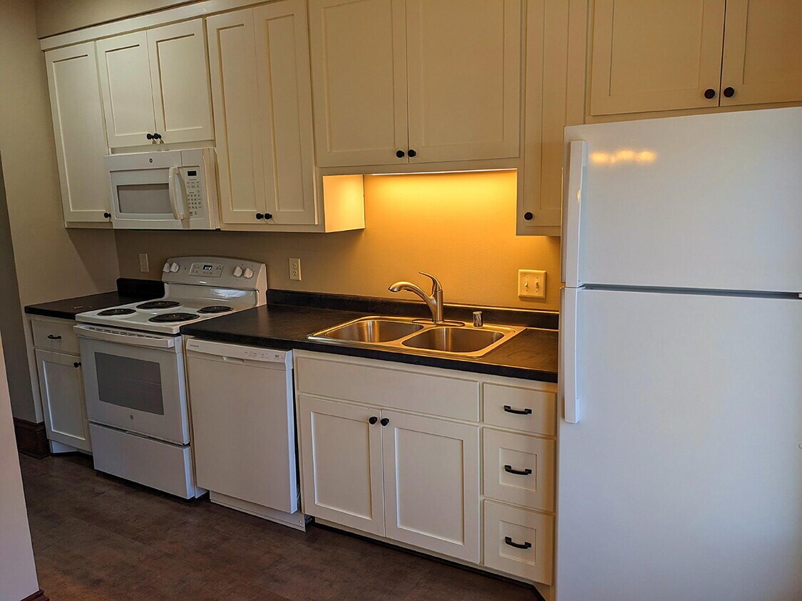 Foto principal - "Charming 2-Bedroom on West Madison Street...