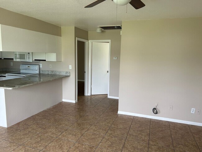 Foto del edificio - Flexible Living in a Prime Cape Coral Spot