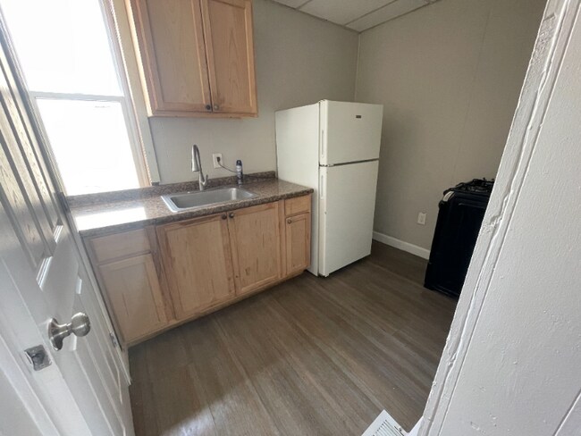 Foto del edificio - 3424 Decoursey Ave