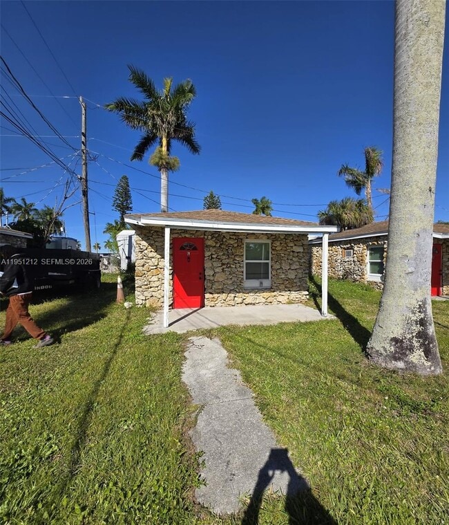 Building Photo - 1189 N Tamiami Trl