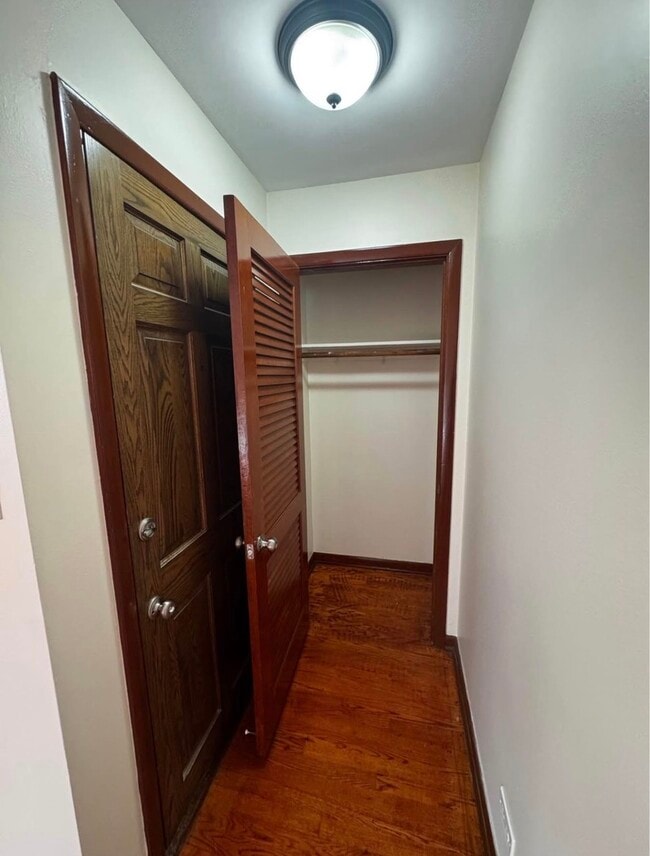 Building Photo - 725 Brummel St