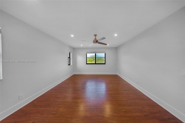 Building Photo - 1538 Tamarind Ct