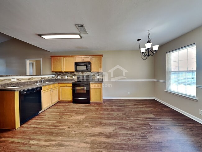 Building Photo - 1104 S Hampton Close