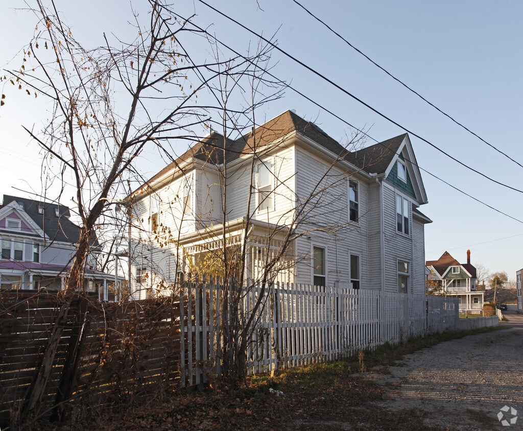 413 W Forest Ave, Ypsilanti, MI 48197 Apartments in Ypsilanti, MI