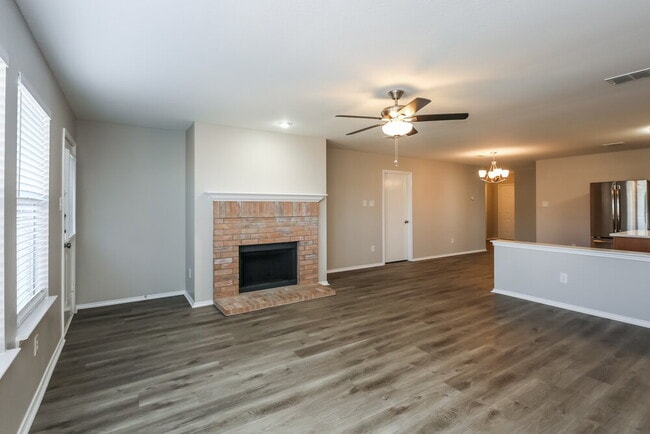 Building Photo - 2217 Midbury Dr