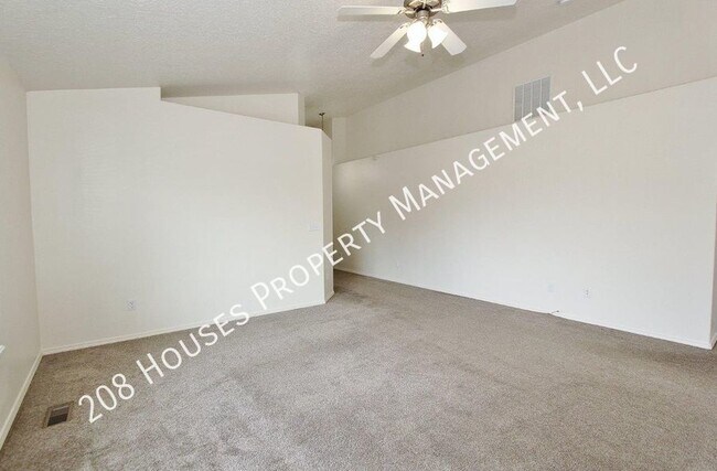 Building Photo - Immaculate Single-Level Home