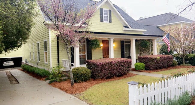 Foto del edificio - 1002 Mitchell Ln