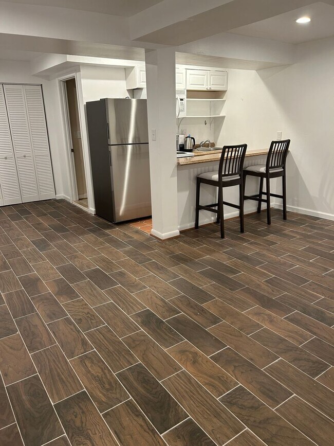 Foto del edificio - Super Cute BSMT Studio Apartment = All Uti...