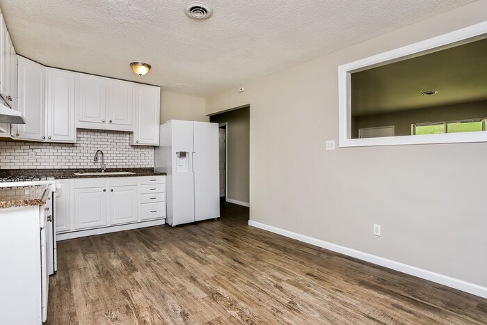Primary Photo - Fantastic 3bd/2ba home! Let yourself in!
