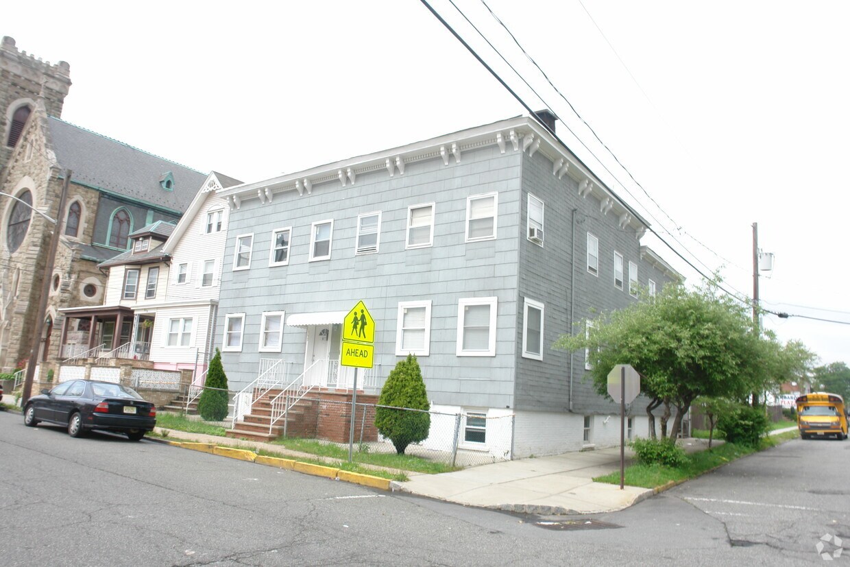377379 Mechanic St, Perth Amboy, NJ 08861 Apartments in Perth Amboy