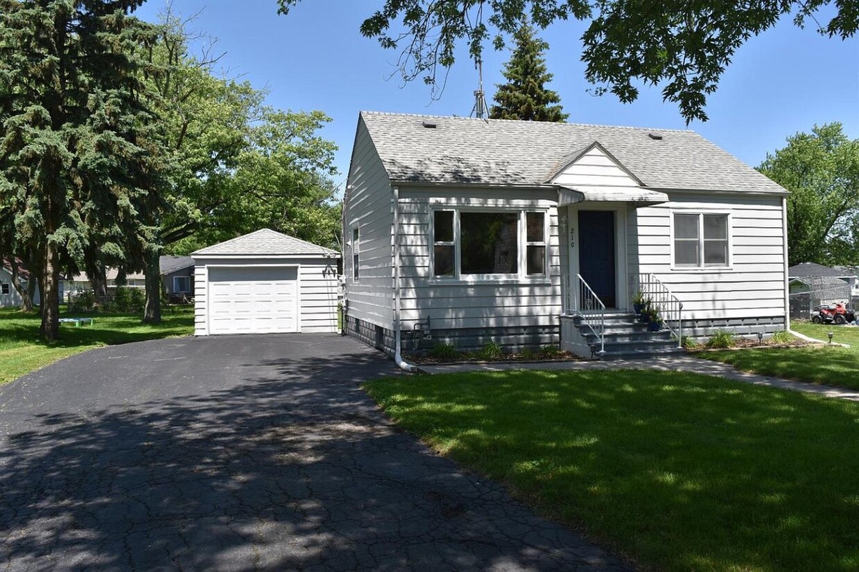 Primary Photo - 210 Maple Street
