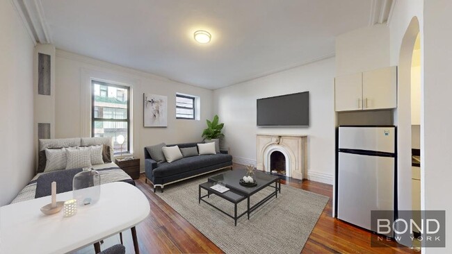 Building Photo - 39 E 65th St