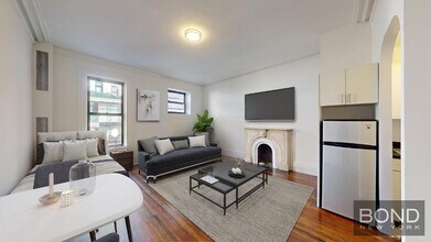 Building Photo - 39 E 65th St