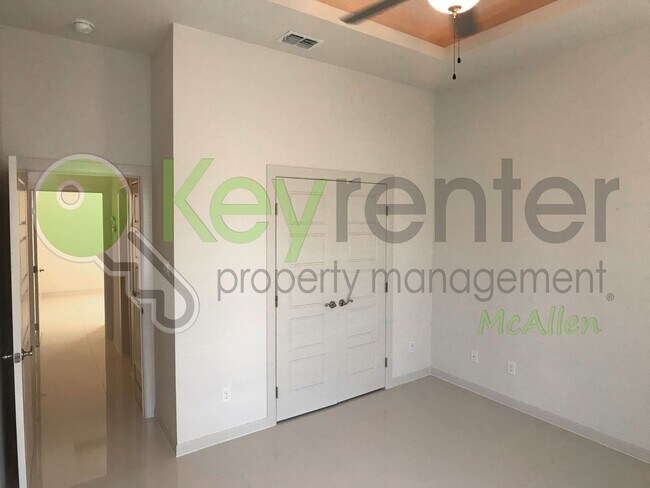 Building Photo - 3 Bed/2 Bath Townhome in Mcallen TX