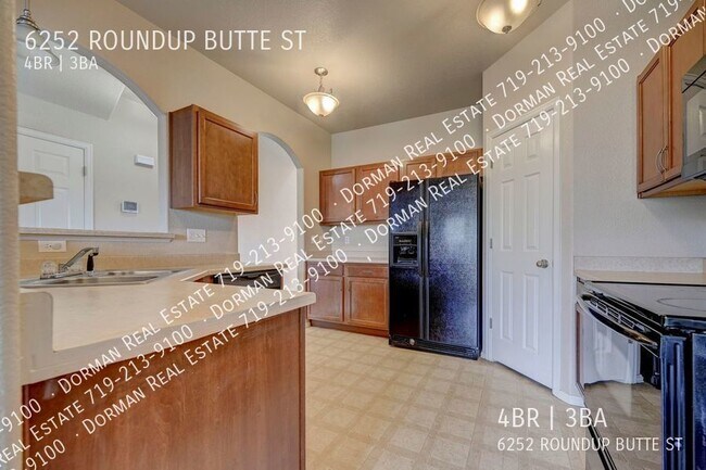 Building Photo - 4 Bedroom Single Family