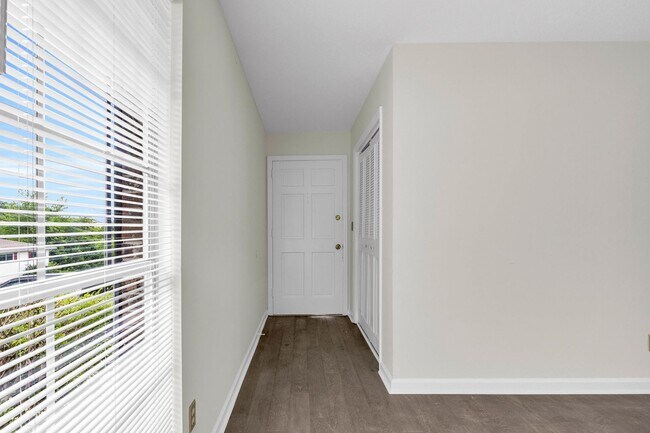 Foto del edificio - 3 bedroom renovated townhome!