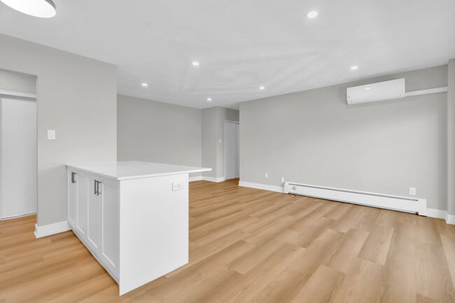 Salon - 437 Hazel St