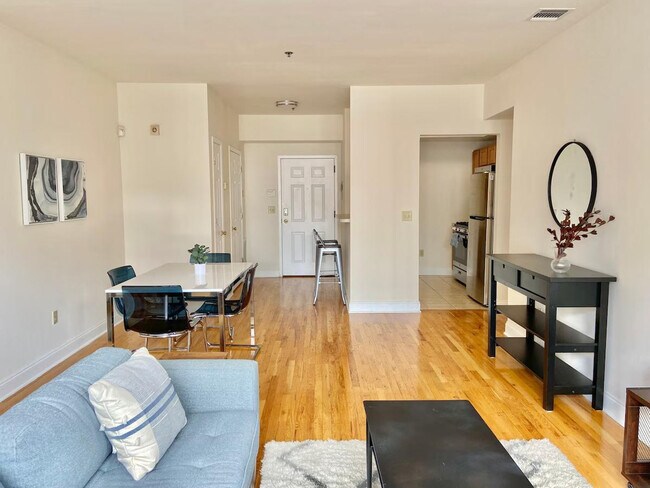 Building Photo - 557 5th St