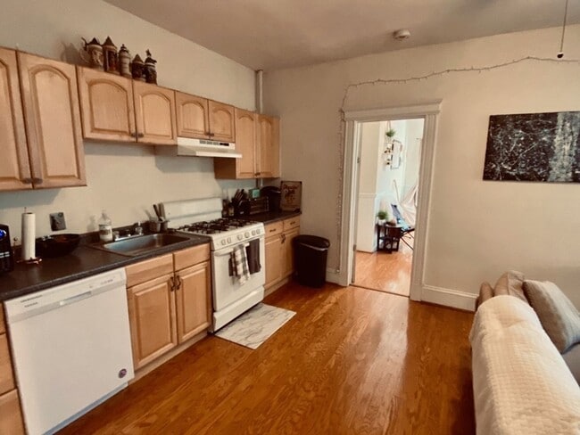 Allston 2-bedroom - Allston 2-bedroom Apartment
