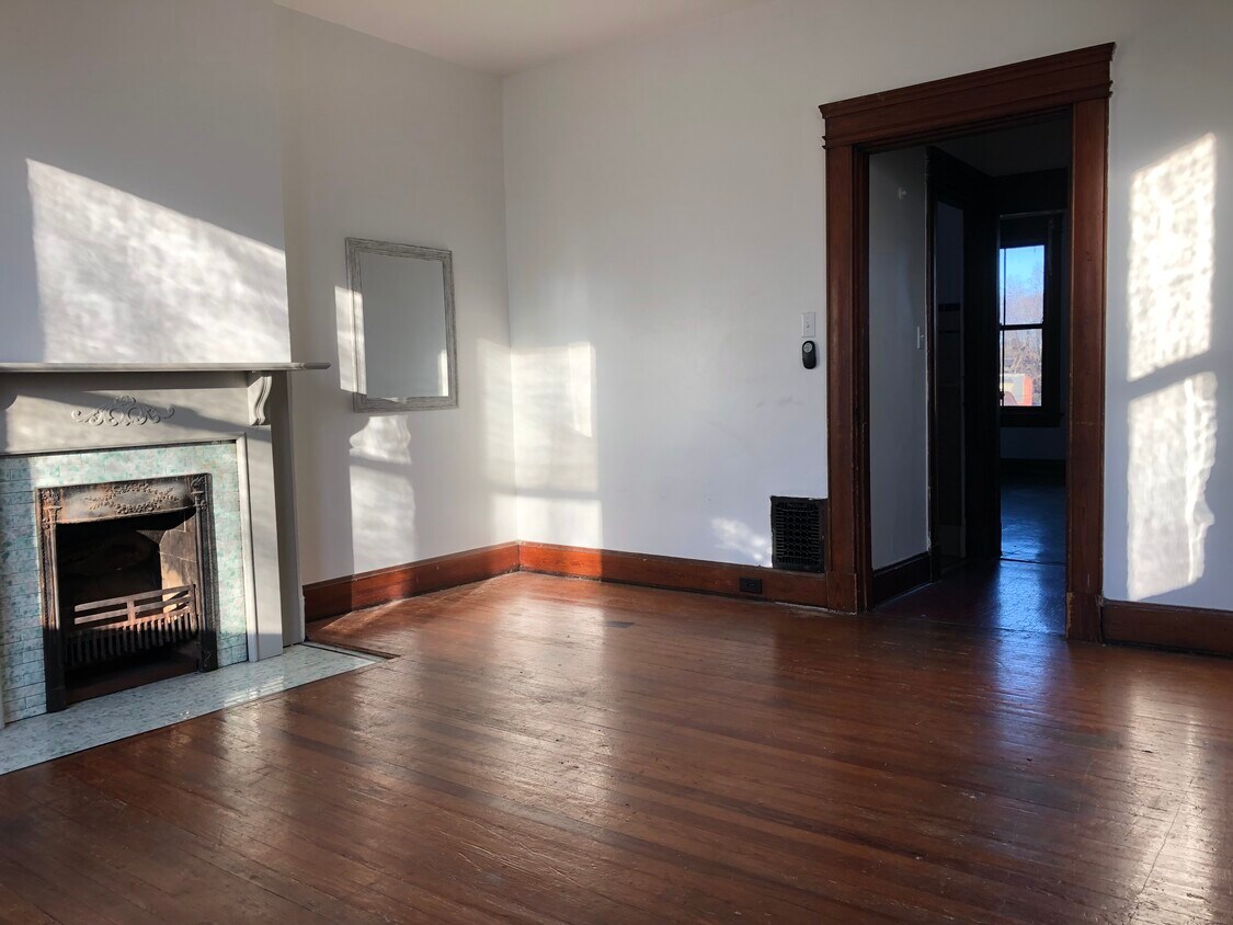 Living Room - 4564 N Edgewood Ave