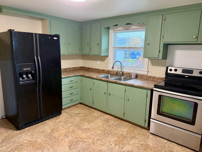 Kitchen - 236 Andrews Ave