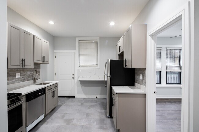 Foto del edificio - 1058 W Glenlake Ave