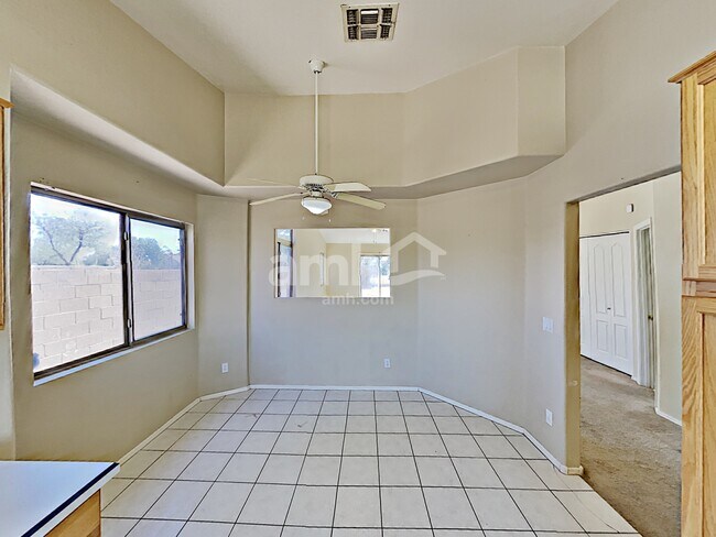 Building Photo - 30300 N Royal Oak Way